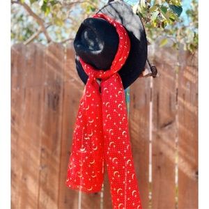 Matching Gold Metallic Scarves ✨